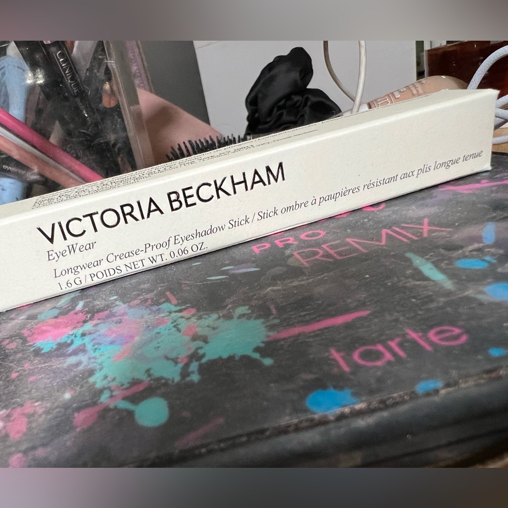 BNIB Victoria Beckham Bottle Green Eyeshadow Stick